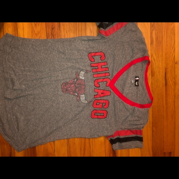 Chicago Bulls Women’s V-Neck T-shirt - Picture 2 of 2